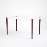 Τραπέζι Pinios άσπρη μελαμίνη κόκκινα μεταλλικά πόδια 150x75cm ed16042 - Image 5